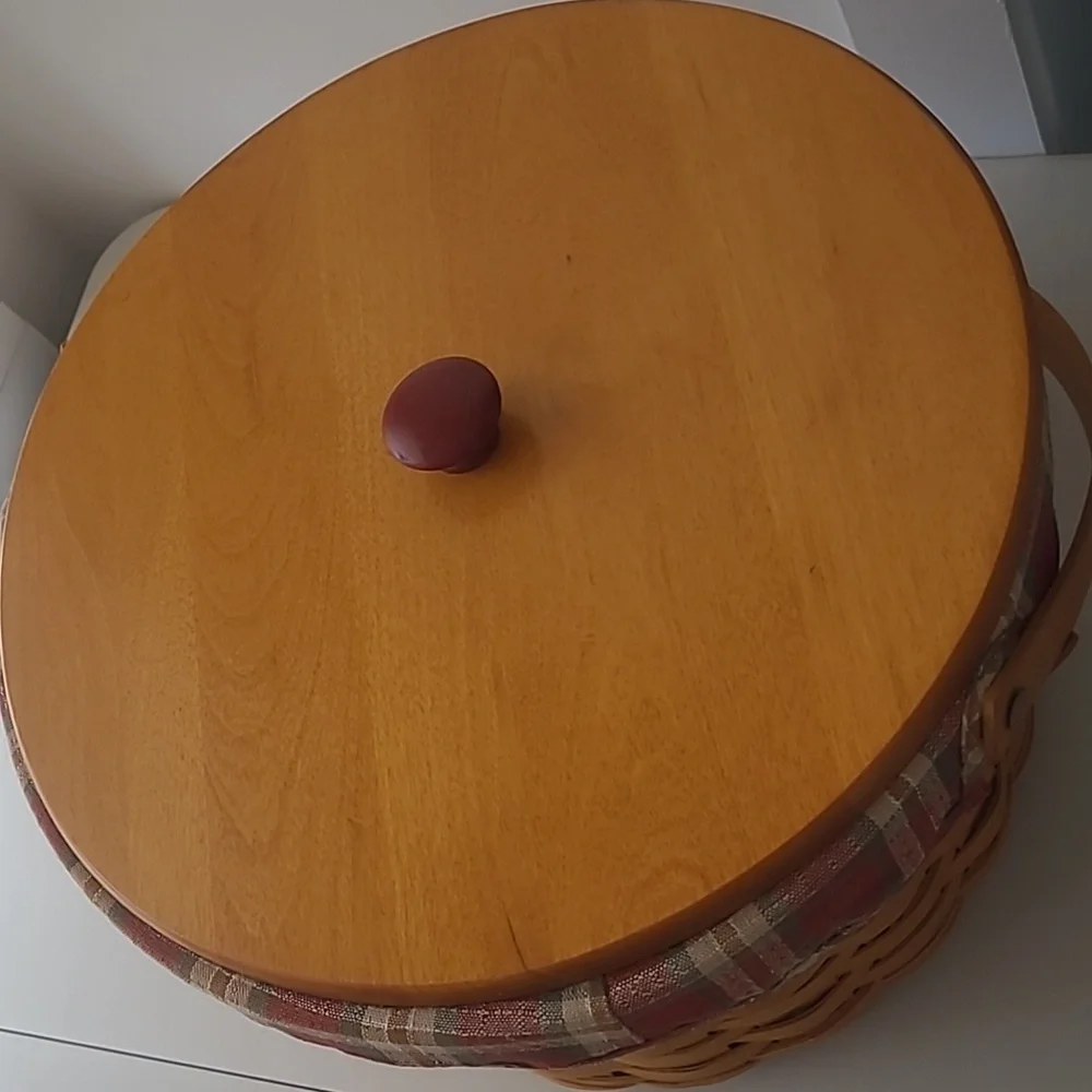 Longaberger,‎ Apple Basket with Lid ,, Liner & Protector